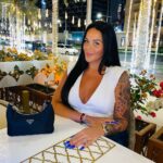 Sarah Fraisou Instagram - Juste un moment au resto 💋💋 quel est ton resto préféré ? ( perso moi ce soir marocain ) #pictureoftheday #dubai🇦🇪 #restaurant #maroc Bab al Mansour