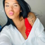 Sarah Fraisou Instagram - Je vous envoi un plein d’amour 💋💋💋💋❤️❤️❤️❤️❤️ #picoftheday #lifestyle #love #bestlife #red