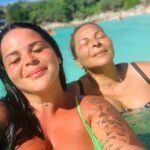 Sarah Fraisou Instagram - Ma vie, mon cœur ,mon souffle ,mon tout ... je t’aime ❤️ profiter de vos mamans faite la kiffer vous allez voir c quoi le bonheur ❣️❣️❣️❣️#mom #familygoals #family #2019 #picoftheday #frenchgirl #fun #sun #thailand #phuket