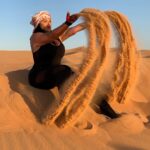 Sarah Fraisou Instagram - 🙂Tends la main à qui tombe ,Dieu te la tendra aussi Par contre qui sème le vent récolte la tempête!!!!! #desert #dubai #picoftheday #holidays #femmedinfluence #femmedecaractere