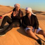 Sarah Fraisou Instagram - 😊La vie ne se mesure pas au nombre de fois où l’on a pris son souffle , mais au nombre de fois où l’on a eu le souffle coupé #brotherandsister #dubai #desert #couchédesoleil #lifestyle #love #familygoals #family #picoftheday #holidays @billel.cmb