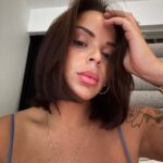 Sarah Fraisou Instagram - Les amies valider vous la nouvelle coupe de cheveux que j’ai choisi ? #💇‍♀️😜🍓♥️ #picoftheday #hair #hairstyling #dubai #femme #woman