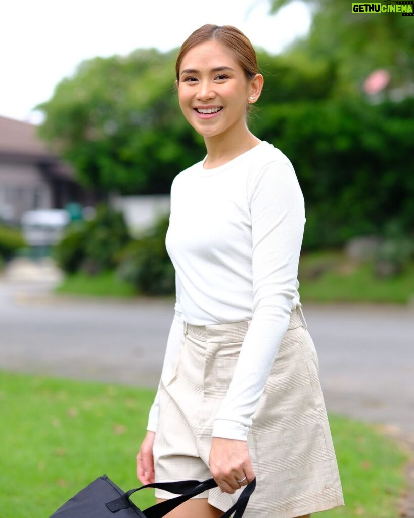 Sarah Geronimo Instagram - Whether I want to up my style or keep it simple, I always choose to be comfortable. That’s why I love wearing this all-in-one bra top from @uniqlophofficial! AIRism pieces really make finding the ultimate comfort in style feel effortless! #UniqloPH #LifeWear