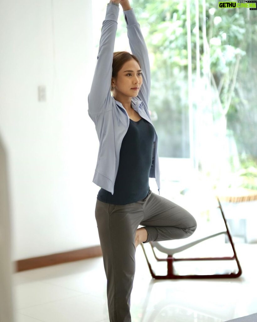 Sarah Geronimo Instagram - It feels so good to start the day right with the ultimate comfort of AIRism! Finding my focus during yoga sessions is so much easier when I have the exact support I need. Wearing @uniqlophofficial AIRism bra top. #UniqloPh #LifeWear
