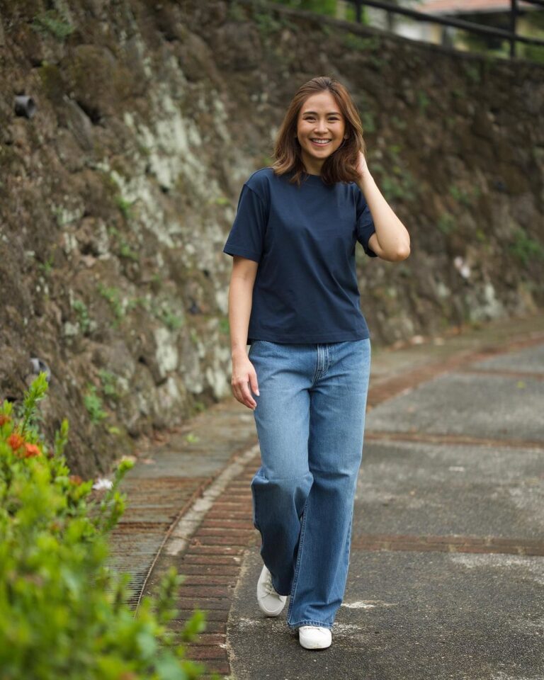 Sarah Geronimo Instagram - I really enjoy the outdoors, that is why I always wear breathable and cool to the touch outfits when going out. My go-to shirts? AIRism T-Shirts from @uniqlophofficial of course! It's both stylish and comfy so I'm free to have fun when I'm out in the neighborhood. #UniqloPH #LifeWear