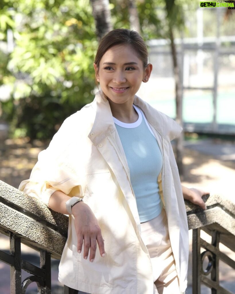 Sarah Geronimo Instagram - Nothing beats LifeWear pieces from @uniqlophofficial when it comes to style, comfort, and protection under the sun! I just love the support and comfort that comes with my bratop’s built-in cups, and the instant UV protection my lightweight, pocketable parka provides. These pieces are really a must-have this summer season! #UniqloPH #LifeWear