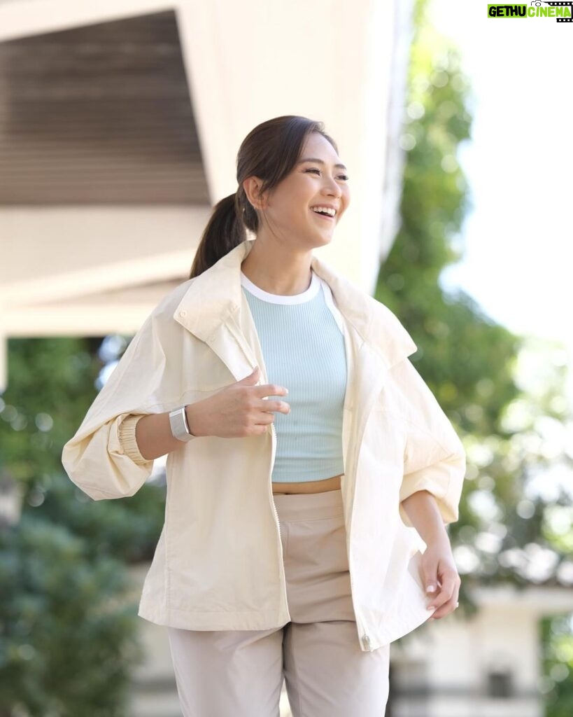 Sarah Geronimo Instagram - Nothing beats LifeWear pieces from @uniqlophofficial when it comes to style, comfort, and protection under the sun! I just love the support and comfort that comes with my bratop’s built-in cups, and the instant UV protection my lightweight, pocketable parka provides. These pieces are really a must-have this summer season! #UniqloPH #LifeWear