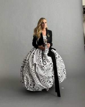Sarah Jessica Parker Instagram - Hello you. X, SJ

Vogue: @voguemagazine
Director: @bardiazeinali
Fashion Editor: @jordenbickham
Talent Director: @sergiokletnoy
DP: @packdrawn
Editor: @willhtown
Production: @prodn_artandcommerce
Hair: @sergenormant
Makeup: @ElaineOffers
Nails: @ginailsinc