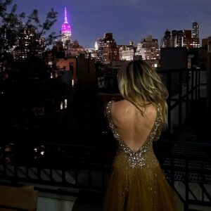 Sarah Jessica Parker Instagram - Some images from the last few weeks. 
Celebrating the past and the present.
Love to this cast. (Those pictured and those not!)
Love to our crew.
Love to the city we are lucky enough to call home.
And love to the audiences who have been by our side for 25 years.
@justlikethatmax Season 2 has finally arrived.
Watch now on @streamonmax.
X, SJ​​