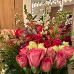 Sarah Jessica Parker Instagram - For all the beautiful and thoughtful flowers and tokens from dear friends and folks we have yet met, we thank you so much for thinking of us and our first performance of @plazasuiteuk We are happily occupying the gorgeous @savoytheatreldn With gratitude and very touched by the welcome we have been offered. Hope to see you in Suite 719 while we are guests. X, SJ