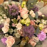 Sarah Jessica Parker Instagram - For all the beautiful and thoughtful flowers and tokens from dear friends and folks we have yet met, we thank you so much for thinking of us and our first performance of @plazasuiteuk We are happily occupying the gorgeous @savoytheatreldn With gratitude and very touched by the welcome we have been offered. Hope to see you in Suite 719 while we are guests. X, SJ