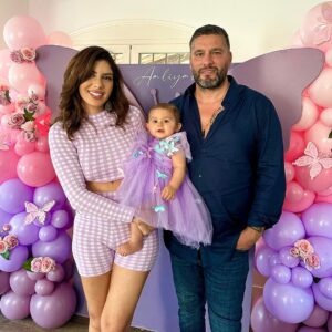 Sarah Lopez Instagram - 7 mois que tu fais parti de notre vie et quel cadeau 🎁 ! Alors oui je le fête chaque mois car tu as changé notre vie 💜 Alors le thème 🦋 vous avez aimé ?