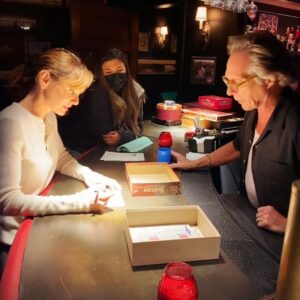 Sarah Wayne Callies Instagram - nicolettis between the scenes - i’m not going to tell you who won out of respect for my elders. 😜#yahtzee #tcyk #thecompanyyoukeep