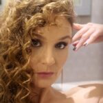 Sarah Wayne Callies Instagram - the ‘80s can keep calling 📞 never giving this look back 💋 #thecompanyyoukeep tonight 💋