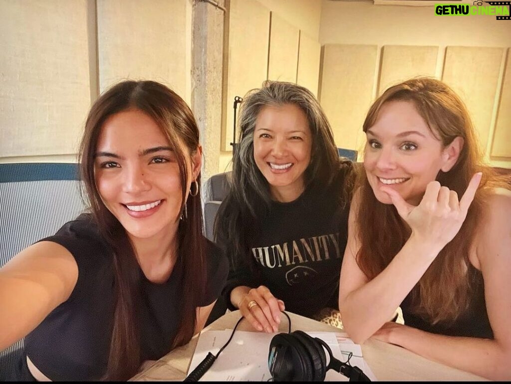 Sarah Wayne Callies Instagram - 🎙 back to #aftershock with these gorgeous souls 🎙 @kellyhu 🤙🏾 @lovipoe 🤙🏾