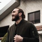 Sasan Keneshlou Instagram - هروقت خندیدم دنیا هم خندید هر وقت ناراحت بودم دنیا تمام عذاب هاشو رو کرد Darya Kenar دریا کنار
