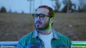 Sasan Keneshlou Instagram - تو ببند چشماتو من
می گردم هی دوره سرت
انقدر میمیرم برات آروم شه باز حال بدت

تو ببند چشماتو من
روتو می پوشونم بخواب
عشق تو نور برام تاریک که شد بازم بتاب

پروانه میشم واسه تو
می بخشم این قلبو به تو
خوابت بگیره من برات
لالایی میشم تو شبات
چشمامو می بخشم بهت
کم نشه حسم بهت
دستاتو میگیرم بخواب
عشق من رویای ناب

صورته ماهت یه مروارید جذابه
شبه تو موهات یه دریا موج بی تابه
تو بخواب بازم واست یه خونه می سازم
بال پروازم با تو آرومم گل نازم
#پروانه
@sasankmusic