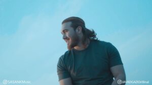 Sasan Keneshlou Instagram - ❤️روز عشقتون پر از عشق❤️
🔰دوست و همراه خود را تگ کنید🔰
🕺پر انرژی و پر از کرشمه باشید❤️❤️

🎉آهنگ پر عشق و شاد کرشمه را به مناسبت ولنتاین (روز عشق) با تمام عشقم تقدیم شما میکنم🧡
🤩امیدوارم لحظه ها و خاطرات زیبایی را با این آهنگ بسازید و زندگی کنید🤩
مرسی از کمال صداقت عزیز برای تنظیم و میکس نهایی پر هنرش مثل همیشه
@kamal.sedaghat
🎬🎥📷@javadgazioriginal
مرتضی ساعت چی برای کلمات زیبایش
سجاد علیزاده بر گیتار پر کرشمه اش
ژیوان عزیز برای کلارینت جذابش

💯خلاصه که خیلی ارادت دارم و با قلبی پر عشق دوستون دارم❤️❤️
❤️دوست و همراه خود را زیر این پست تگ کنید و پست را تا میتونید استوری کنید و به اشتراک بذارید❤️❤️