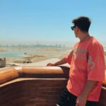 Sascha Burci Instagram - Oggi ho visitato la prima Villa Galleggiante al 🌏 e il palazzo della famiglia Reale! Tutto situato nell’arcipelago “The World Island” difronte a Dubai. Posso direi di essere stato miliardario per un giorno! 🎥 È uscito il video dell’esperienza su YT, link in Bio 🎥 Dubai - دبى