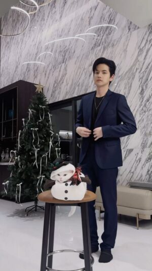 Sattaphong Phiangphor Instagram - ส่ายหางถูกจังหวะด้วยลูกพ่อ