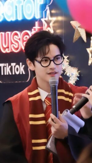 Sattaphong Phiangphor Instagram - งานพิธีกรก็รับนะครับผม Thank You Party TikTok เมื่อวานสนุกมากฮะ 🤓🎤 #creatorhousebytiktok #taostp