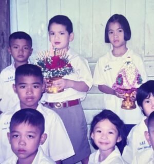 Sattaphong Phiangphor Instagram - เปิดอัลบั้มรูปสมัยเด็กๆดู ก็ค้นพบว่าตอนเด็กเราถือพานบ่อยขนาดนี้เลยหรอ ด.ช.เต๋า 😂