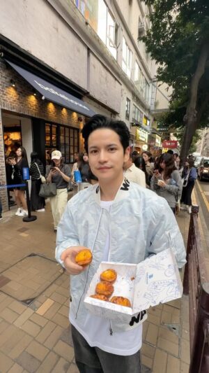 Sattaphong Phiangphor Instagram - Bake house รอคิว2ชม แต่บอกเลยEgg tartอร่อยมาก #Taostp #ติดกิน #Hongkong #ติดเต๋า