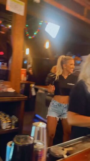 Savannah Chrisley Instagram - Find you a better bartender….I’ll wait 😉 
•••
TUNE IN to Growing Up Chrisley in 10 MINS! 9/8c on @eentertainment to see what it’s all about 😏 #fixadrink #bartender
