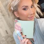 Savannah Chrisley Instagram - Happy Valentines Day Lovies! Ohhh…and if you’re like me…the only good thing about today is the massive amounts of candy that goes on sale! 🤣😛 forever @sassybysavannah