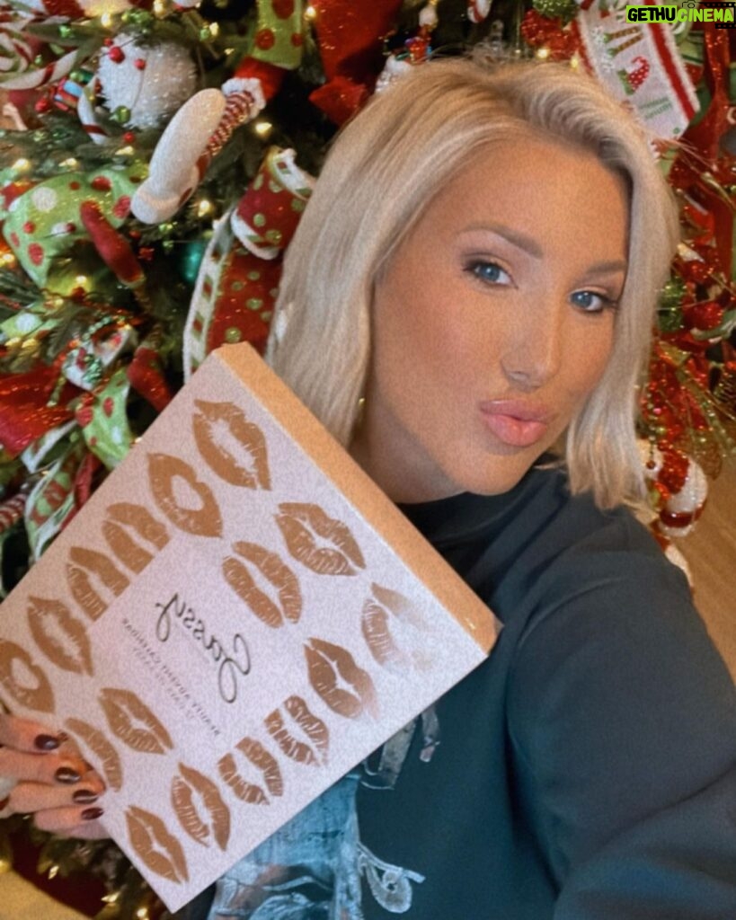 Savannah Chrisley Instagram - It’s official guys the Sassy By Savannah Advent Calendar is launching 11/19. I can’t wait! 🎄 @sassybysavannah ••• The calendar will cost $30 and it includes 12 exclusive products! SUCH A GOOD DEAL! 💖