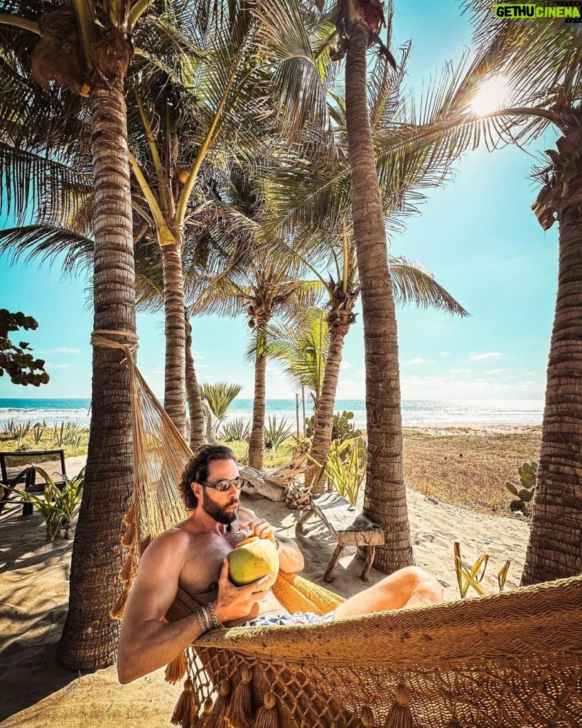 Sebastián Rulli Instagram - 🥥🌴🌊☀🩳♥💯 Con Coco o sin Coco?🤔🙄🤪 Samora Luxury Resort