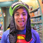Sebastián Villalobos Instagram - Este post se lo quiero dedicar a las diferentes etapas de mí mismo que crecieron junto con ustedes, SÓLO PORQUE HOY VOLVEMOS A YOUTUBE. Después de años en batalla silenciosa conmigo mismo, donde la depresión, la ansiedad y el miedo, acabaron con mi motivación, mi autoestima y más ganas de seguir adelante, HOY QUIERO DECIR: MUCHÍSIMAS GRACIAS. Sé que la última vez que me vieron hablar de mi ida de YouTube, les dije que la música era la razón principal de por qué dejaba de hacer mis videos, y la verdad es que no, yo mismo estaba engañado pensando que así era.. yo mismo discutí con Sebastián Villalobos y todo lo que representaba. En un vídeo, pronto les contaré qué estaba pasando por mi cabeza y qué está pasando ahora, mientras tanto.. SI ESTÁS LEYENDO ESTO Y ME SIGUES DESDE MIS VIDEOS DE YOUTUBE, GRACIAS POR SEGUIR AQUÍ, HOY ESTAMOS DE VUELTA ❤️ EL VÍDEO QUE SE SUBE HOY (A LAS 7PM HORA COL) ES UN ABRAZO PARA ESE NIÑO INTERIOR QUE CRECIÓ VIÉNDOME EN YOUTUBE, PERO ADEMÁS… ES APENAS EL PRINCIPIO DE ESTA HISTORIA QUE RETOMAMOS A ESCRIBIR Y QUE LLEGA PARA QUE NOS VOLVAMOS A RECONOCER. NOS VEMOS EN YOUTUBE Y NO OLVIDEN HACER SU TAREA ✨