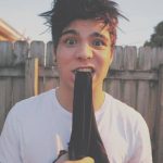 Sebastián Villalobos Instagram - Este post se lo quiero dedicar a las diferentes etapas de mí mismo que crecieron junto con ustedes, SÓLO PORQUE HOY VOLVEMOS A YOUTUBE. Después de años en batalla silenciosa conmigo mismo, donde la depresión, la ansiedad y el miedo, acabaron con mi motivación, mi autoestima y más ganas de seguir adelante, HOY QUIERO DECIR: MUCHÍSIMAS GRACIAS. Sé que la última vez que me vieron hablar de mi ida de YouTube, les dije que la música era la razón principal de por qué dejaba de hacer mis videos, y la verdad es que no, yo mismo estaba engañado pensando que así era.. yo mismo discutí con Sebastián Villalobos y todo lo que representaba. En un vídeo, pronto les contaré qué estaba pasando por mi cabeza y qué está pasando ahora, mientras tanto.. SI ESTÁS LEYENDO ESTO Y ME SIGUES DESDE MIS VIDEOS DE YOUTUBE, GRACIAS POR SEGUIR AQUÍ, HOY ESTAMOS DE VUELTA ❤️ EL VÍDEO QUE SE SUBE HOY (A LAS 7PM HORA COL) ES UN ABRAZO PARA ESE NIÑO INTERIOR QUE CRECIÓ VIÉNDOME EN YOUTUBE, PERO ADEMÁS… ES APENAS EL PRINCIPIO DE ESTA HISTORIA QUE RETOMAMOS A ESCRIBIR Y QUE LLEGA PARA QUE NOS VOLVAMOS A RECONOCER. NOS VEMOS EN YOUTUBE Y NO OLVIDEN HACER SU TAREA ✨