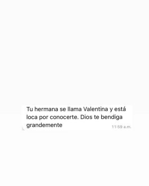 Sebastián Villalobos Instagram - En épocas como estas, quiero aprovechar para hablar de lo difícil que a veces es perdonar, pero lo mucho que vale la pena hacerlo. Hace un año, decidí buscar a mi papá después de casi 20 años sin tener ningún tipo de comunicación con él y es una decisión que siempre agradeceré haber tomado. Hoy tengo el corazón más tranquilo, lleno y más feliz. Tengo dos hermanos más (ella, la princesa con los ojos más hermosos del mundo; él, con una voz y un talento mágico) y casi por primera vez sé lo que se siente tener un papá. Es un proceso largo y la verdad es que todavía estamos en él, pero le doy Gracias a Dios y gracias a la vida por darme este rayo de luz y esta recarga de amor. Todos los procesos son diferentes y lejos de querer que corran a buscar a esa persona que se fue de sus vidas, sí me gustaría que contemplaran EL PERDÓN y lo abrazaran con todas sus fuerzas . Por nadie más que por ustedes. Mereces no cargar con esos pesos que no te corresponden. Te abrazo y que ojalá estés teniendo un lindo día.