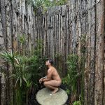 Sebastián Villalobos Instagram - Iniciamos el año en medio de la naturaleza y como Dios nos trajo al mundo, pidiéndole a ÉL mucha sabiduría, crecimiento, luz, madurez, perdón, olvido, enfoque y muchísisisisisma música para este 2024. FELIZ AÑO PARA TODOS!!! DIOS MULTIPLIQUE SUS DESEOS, LOS COBIJE EN SUS BRAZOS Y LLENE DE BENDICIONES CADA UNA DE SUS VIDAS, ALIMENTE A LOS HAMBRIENTOS, ENCAMINE A LOS PERDIDOS Y LLENE DE SUEÑOS Y MOTIVACIÓN A LOS QUE ESTÁN APUNTO DE RENDIRSE. QUIERO Y DESEO CONECTARME MÁS CON USTEDES ESTE AÑO, DESDE MI MÚSICA, MIS VIDEOS (que estarán de vuelta) Y TODO LO QUE PUEDA HACER PARA MOSTRARME TAL Y COMO SOY, SIN MASCARAS, SIN PROTECCIONES.. SOLAMENTE ESTO, LO QUE SOY Y LO QUE HAY! Este será un 2024 lleno de sorpresas, la primera: 17 DE ENERO LANZAMIENTO DE MI PRIMER ÁLBUM DE STUDIO “GENUINO” 💡 Tenemos una cita! FELIZ 2📀24!