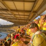 Sebastián Villalobos Instagram - HY CUMPLÍ UN SUEÑO DE NIÑO 🥺🔥 QUÉ CHIMBA MI PRIMERA VEZ EN UN ESTADIO VIENDO FUTBOL Y QUÉ MEJOR MANERA QUE VIENDO A LA SELE 🫶🏼🇨🇴✨ ENTRE GRITOS, BATALLAS DE CERVEZA, RISAS, SUFRIDERA, INSULTOS, CELEBRACIONES… HOY NO GANAMOS, PERO FUE UN GRAN PARTIDO Y ME LO DISFRUTÉ DE INICIO A FIN, QUIERO YA IR AL PRÓXIMOOOOOO ⚽️🇨🇴 Barranquilla Atlantico