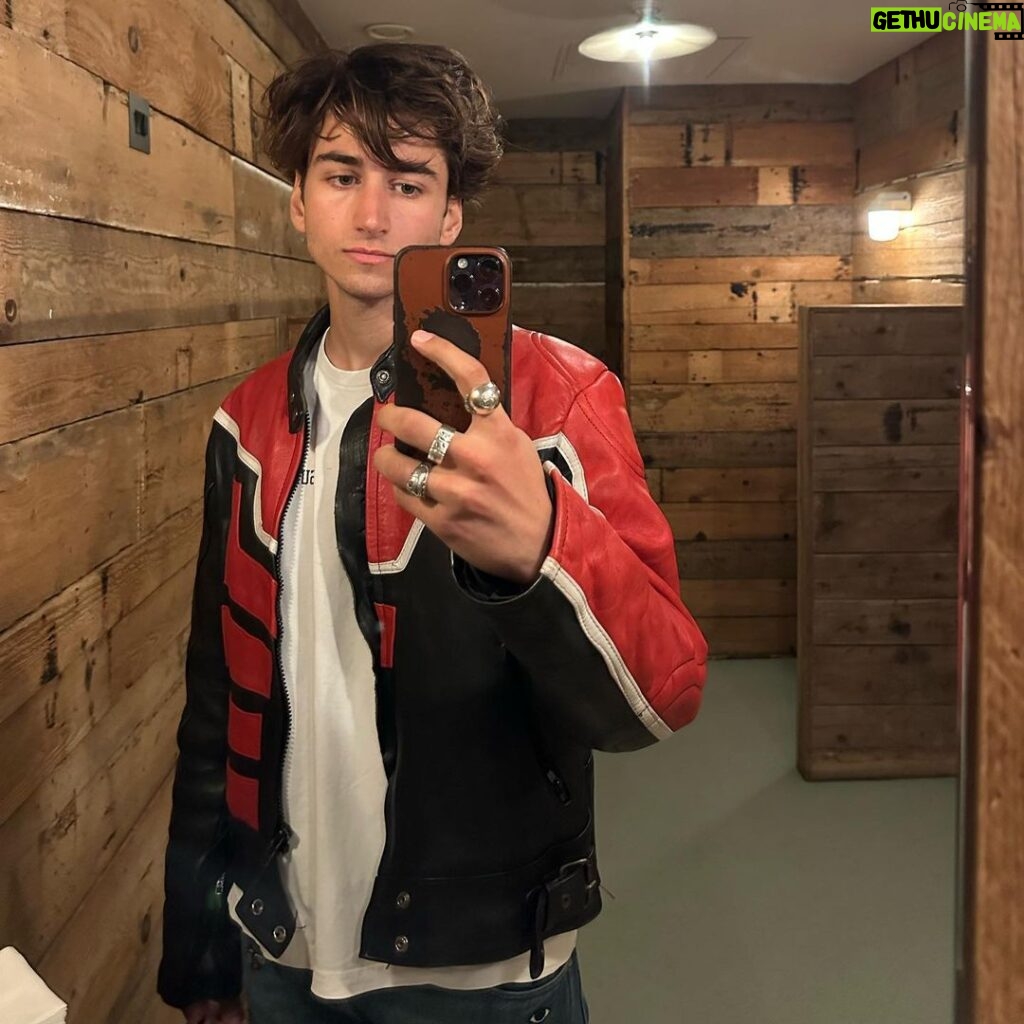 Sebastian Croft Instagram - mirror mirror