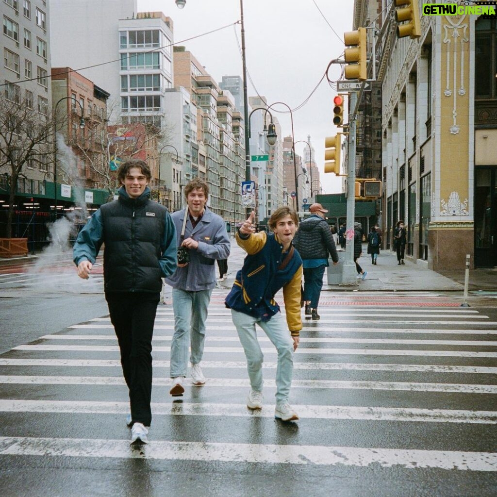 Sebastian Croft Instagram - AYYYY IM WALKING ERE 🚕🏙 I love these humans with all my heart 📸 @connorwjessup @joelocke03 New York City
