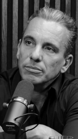 Sebastian Maniscalco Instagram - Family first, always. Ed Mylett reminds us that at the end of the day, it’s all about the love and bond we share with our kids. 
New @daddyvsdoctor episode at link in bio. #FamilyMatters #LoveUnconditionally @edmylett #edmylett