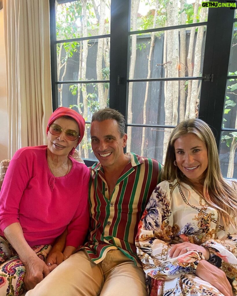 Sebastian Maniscalco Instagram - An unforgettable afternoon sharing laughs and stories with the legendary Sophia Loren. I left speaking fluent Italian.