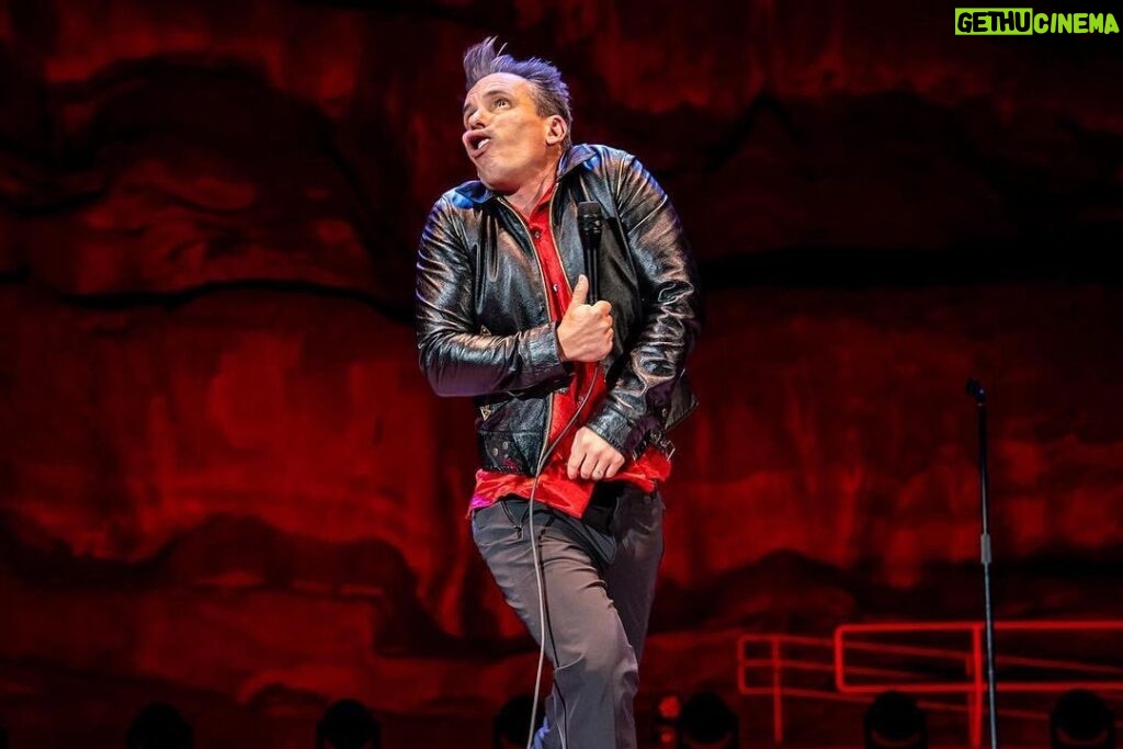 Sebastian Maniscalco Instagram - I think this is where I ruptured my bicep. August 18, 2021 @redrocksco Photo credit: @toddrphoto #throwback #flashback #redrocks Red Rocks Park and Amphitheatre