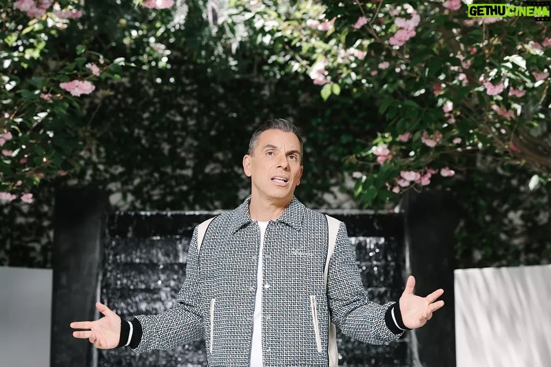 Sebastian Maniscalco Instagram - Family, to me, means a lot. It means everything, really. I always believe in family. About My Father is now playing in movie theaters everywhere. Thank you to everyone who has gone out to see it and tagged me in your photos! Read the full write-up in today’s Sunday edition of the @latimes. ✏️ @tgreiving 📷 @dania_maxwell #AboutMyFather