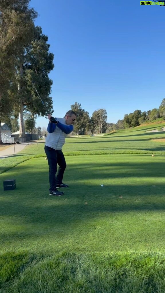 Sebastian Maniscalco Instagram - Trying to golf again with sciatic pain running down my legs