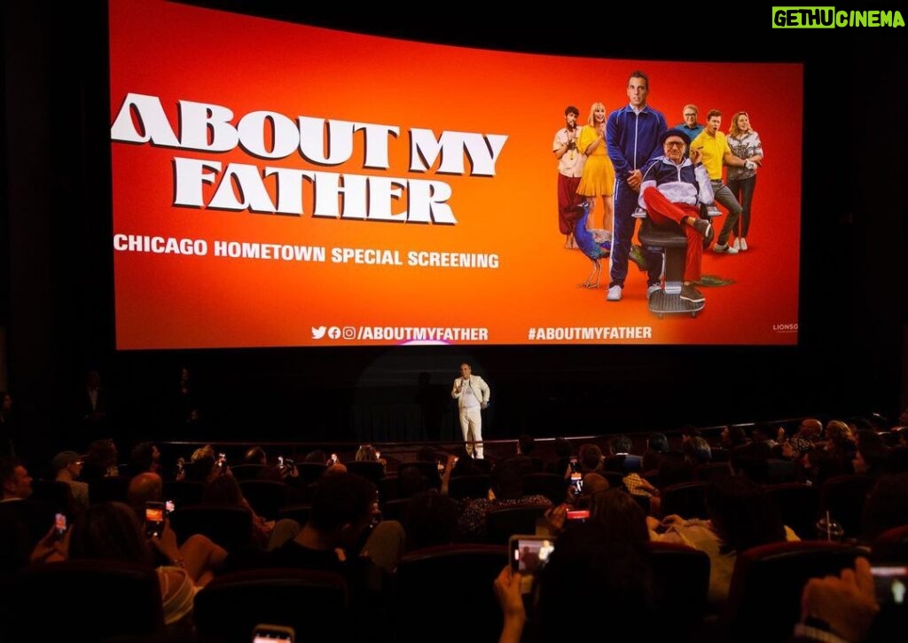 Sebastian Maniscalco Instagram - Grazie Chicago! Thank you for last night’s hometown special screening! #AboutMyFather 🤌