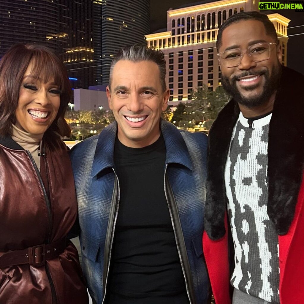 Sebastian Maniscalco Instagram - Big game, big (early) morning with @gayleking on @cbsmornings. Who you got on the game @chiefs or @49ers? #SBLVIII #superbowl Las Vegas, Nevada