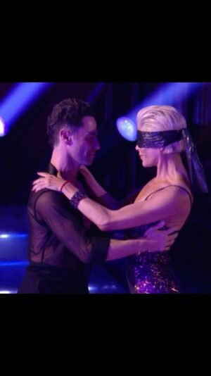 Selma Blair Instagram - For your eyes only, Mom 💜

@sashafarber1 @dancingwiththestars