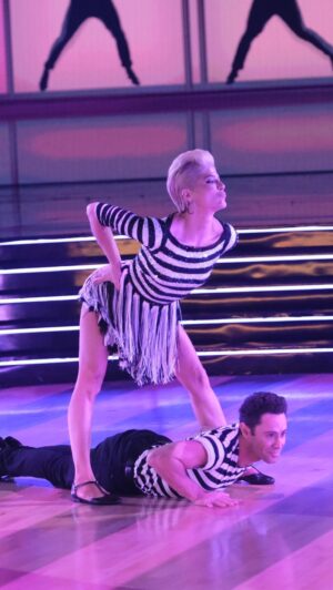 Selma Blair Instagram - What a night! Every dancer had me cheering and smiling. And I had plenty of smiles for our jive too! What an incredible feeling to run and dance, holding my partners hand, only to break free for a signature baby Selma cartwheel 🤸‍♀️. The real personal victory for me was still being able to continue when I lost some control of my left leg towards the end. I cried for a moment after with frustration because I was so prepared. I know the dance! ... But my body did what bodies can do (especially with MS) and the show went on. With miles of smiles. Thank you @sashafarber1 for breaking us out of jail and taking me on the run! And to everyone who watched and voted! Big week ahead. Onward team!!! 🤸‍♀️🤸‍♀️🤸‍♀️.