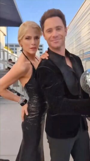 Selma Blair Instagram - It’s really happening TONIGHT ♥️ I can’t believe It’s here!! @dancingwiththestars LIVE on @disneyplus at 8 ET/5 PT #teamunderdogs 

Here’s how to vote:

1. visit https://disneyplus.com/vote 
2. text SELMA to 21523. 

Voting opens at 8ET/5PT and closes shortly after the show and you can vote 10 times per method.

Video description: 30 second video of Selma and Sasha rehearsing for Dancing with The Stars to the tune of Dancing Queen by Abba.