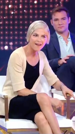 Selma Blair Instagram - @selmablair calls competing on @dancingwiththestars while battling multiple sclerosis “so powerful to me” ❤️ 
#selmablair #multiplesclerosis #ms #dwts #dancingwiththestars