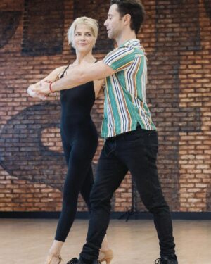 Selma Blair Instagram - Oh the places I’ve been! But I never considered I would be in a dance rehearsal space for a live @disneyplus ballroom dance show. And I loved every single second of it. Having an “atta girl” from so many people in my life and on here and in the @dancingwiththestars 🪩 world has changed me for the better. 
And always to @sashafarber1 for being my first and only partner. 
All love. 💜

thank you @arttavee for always holding me in frame as well. I love you 📷

Series of images of Selma and Sasha in both color and black and white in a dance studio. Selma has short blonde hair and is wearing a black bodysuit. Sasha has short dark hair and is wearing a striped shirt in some images and no shirt in others. Selma’s dog Scout is in the third image on the right in the photo.